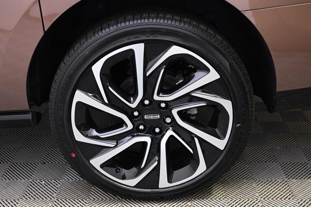 new 2026 Lincoln Navigator car, priced at $131,270