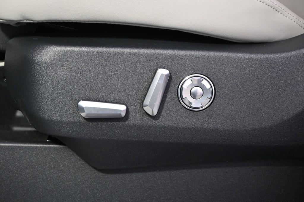 new 2026 Lincoln Navigator car, priced at $97,419