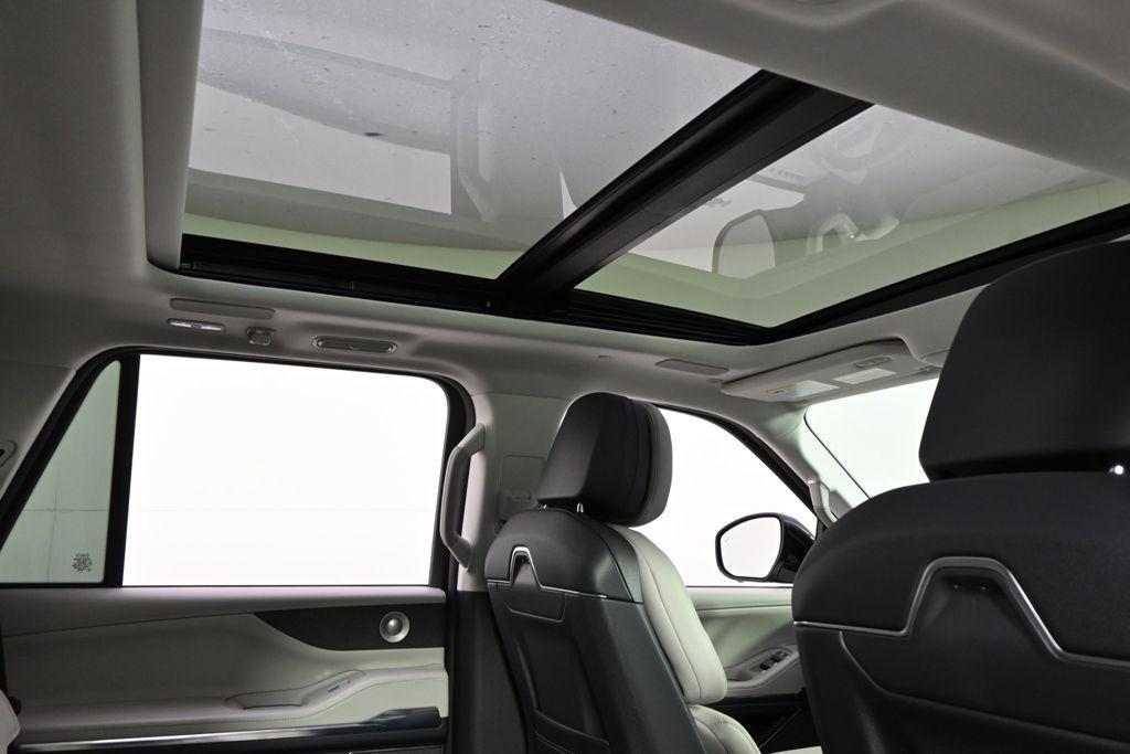 new 2026 Lincoln Navigator car, priced at $97,419