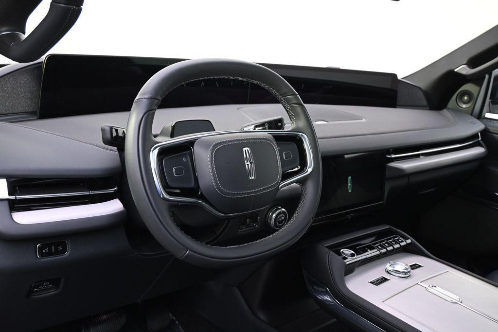 new 2025 Lincoln Navigator car, priced at $91,999