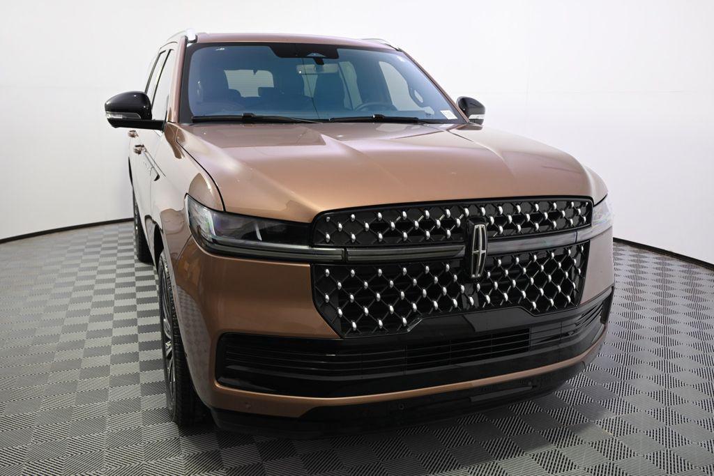 used 2025 Lincoln Navigator car, priced at $99,999