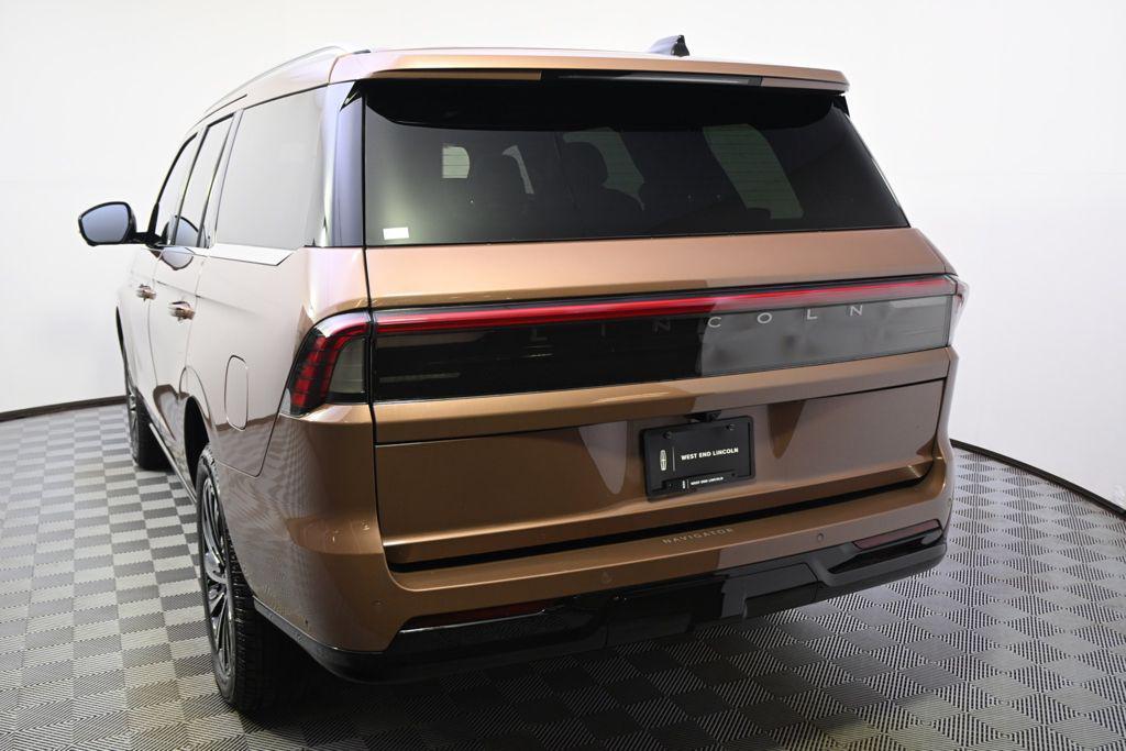 used 2025 Lincoln Navigator car, priced at $99,999