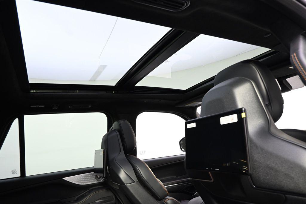 used 2025 Lincoln Navigator car, priced at $99,999