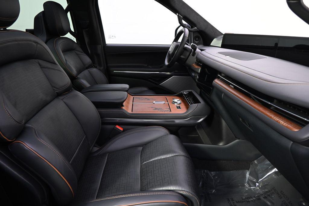 used 2025 Lincoln Navigator car, priced at $99,999