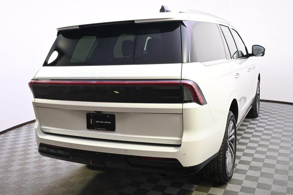new 2025 Lincoln Navigator car, priced at $89,999