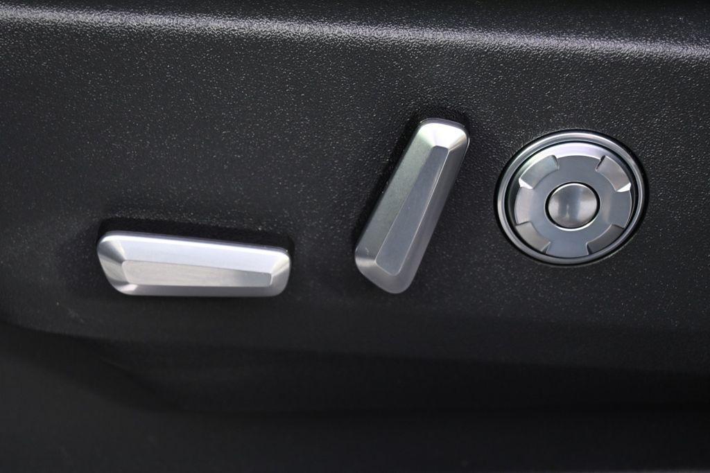 new 2026 Lincoln Navigator car, priced at $99,832