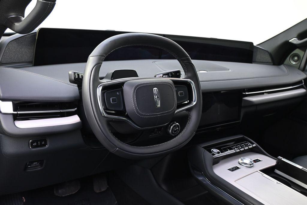 new 2025 Lincoln Navigator car, priced at $93,999