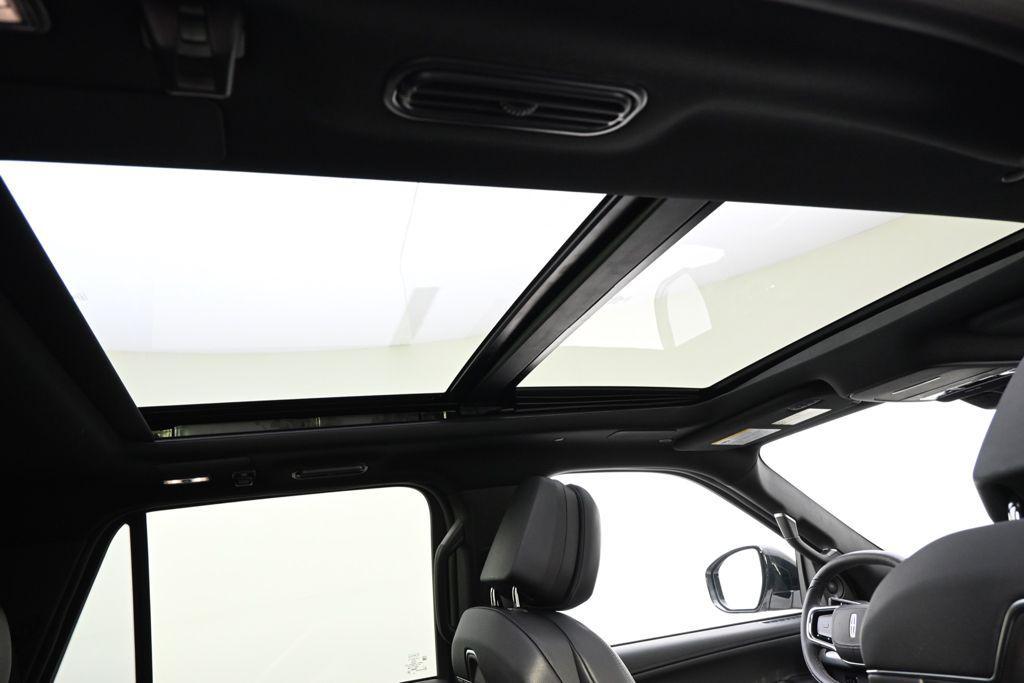 new 2025 Lincoln Navigator car, priced at $93,999