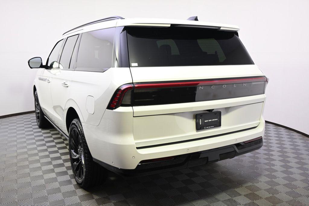 new 2025 Lincoln Navigator car, priced at $93,999