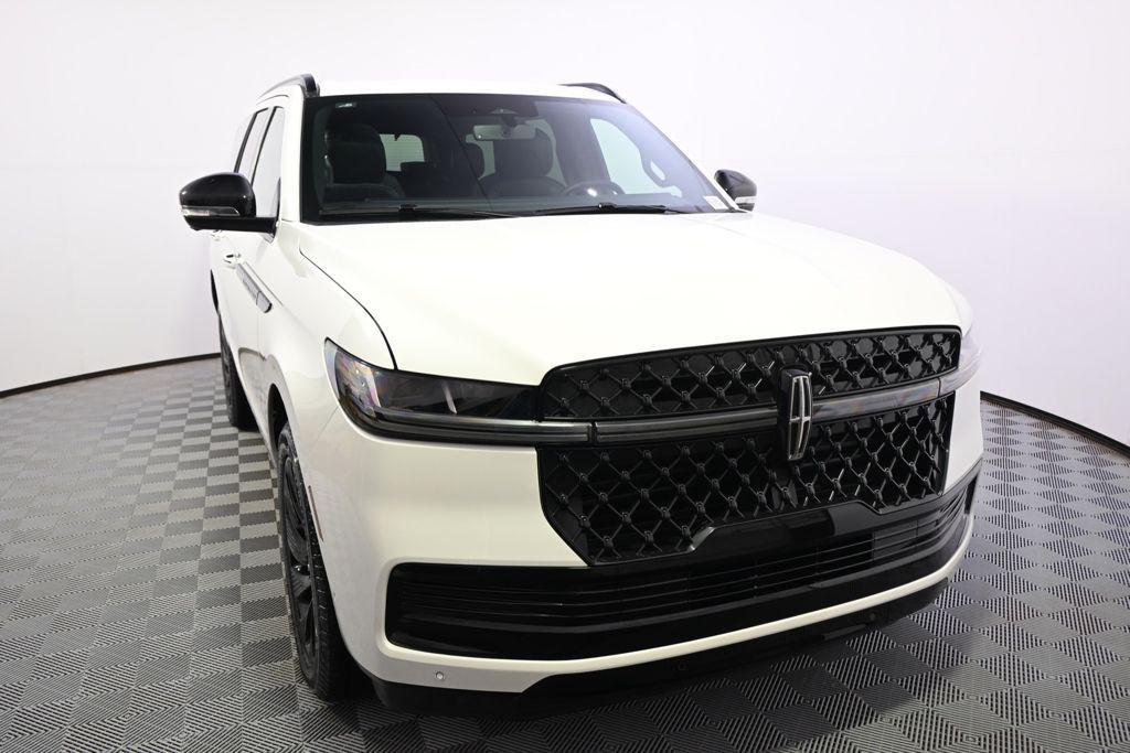 new 2025 Lincoln Navigator car, priced at $93,999