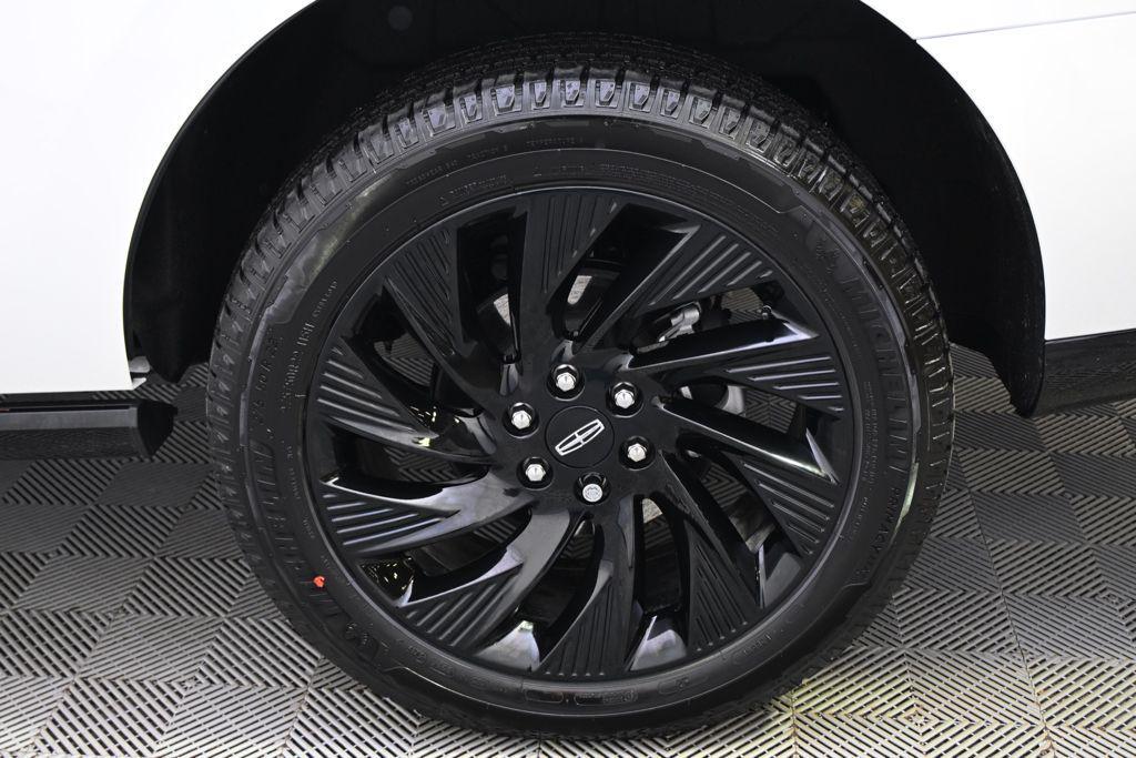 new 2025 Lincoln Navigator car, priced at $93,999