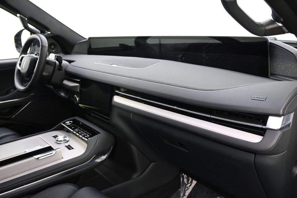 new 2025 Lincoln Navigator car, priced at $93,999