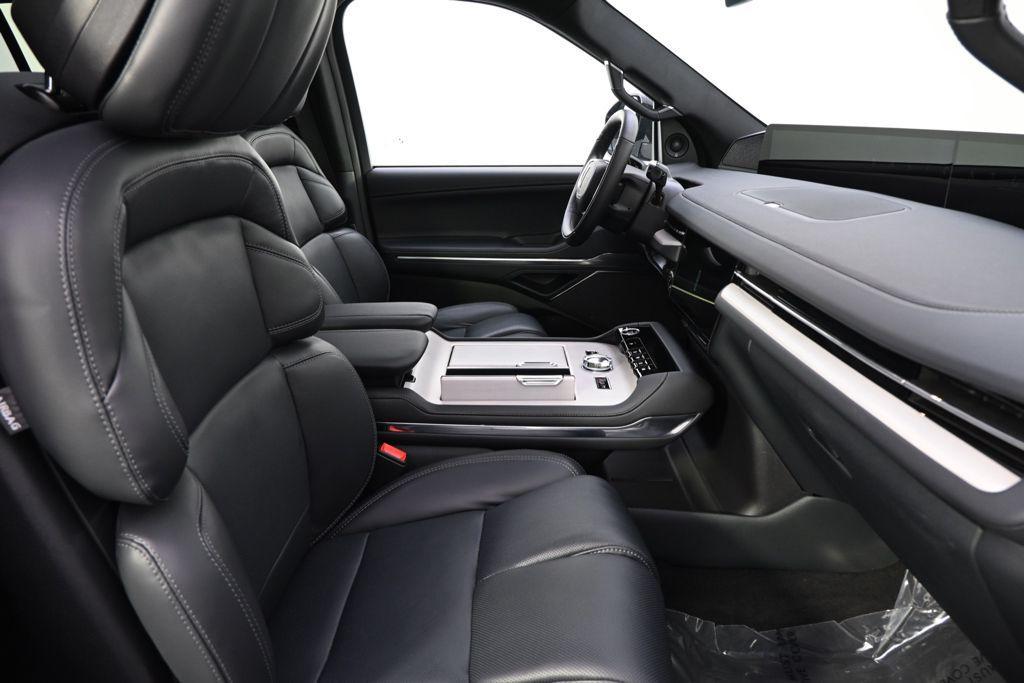 new 2025 Lincoln Navigator car, priced at $93,999