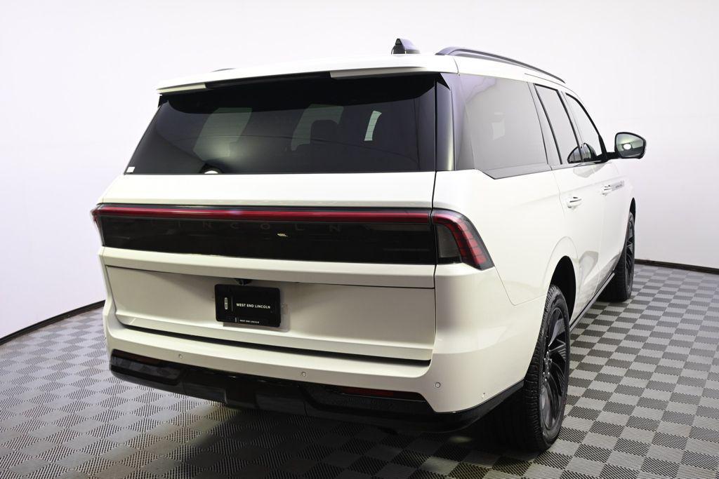 new 2025 Lincoln Navigator car, priced at $93,999