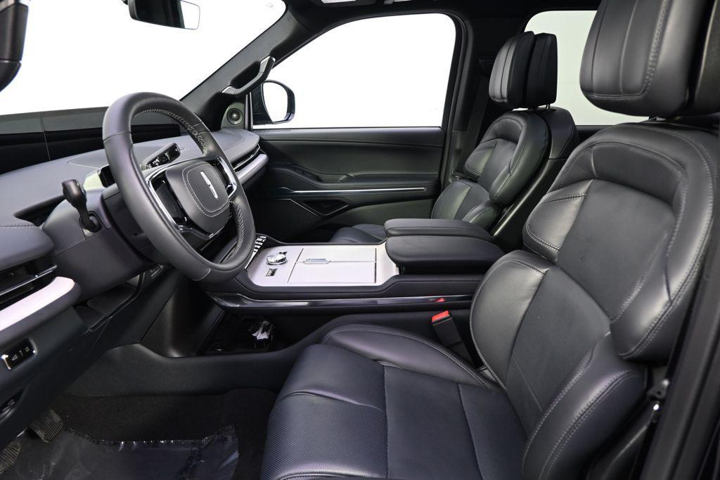 new 2025 Lincoln Navigator car, priced at $93,999