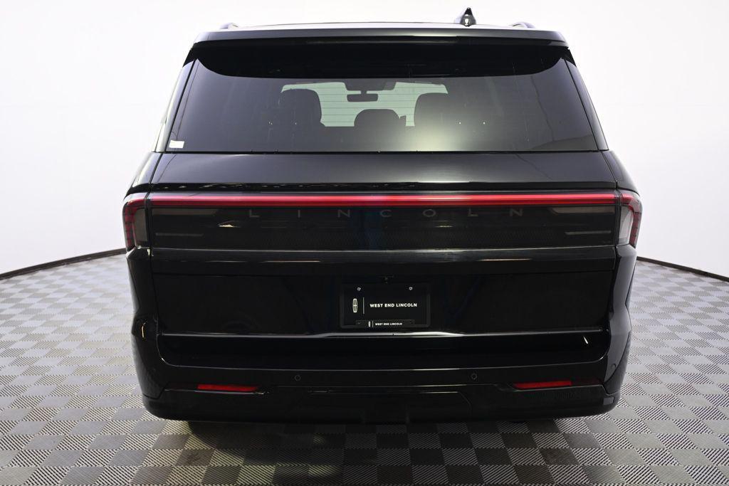 new 2025 Lincoln Navigator car, priced at $93,999