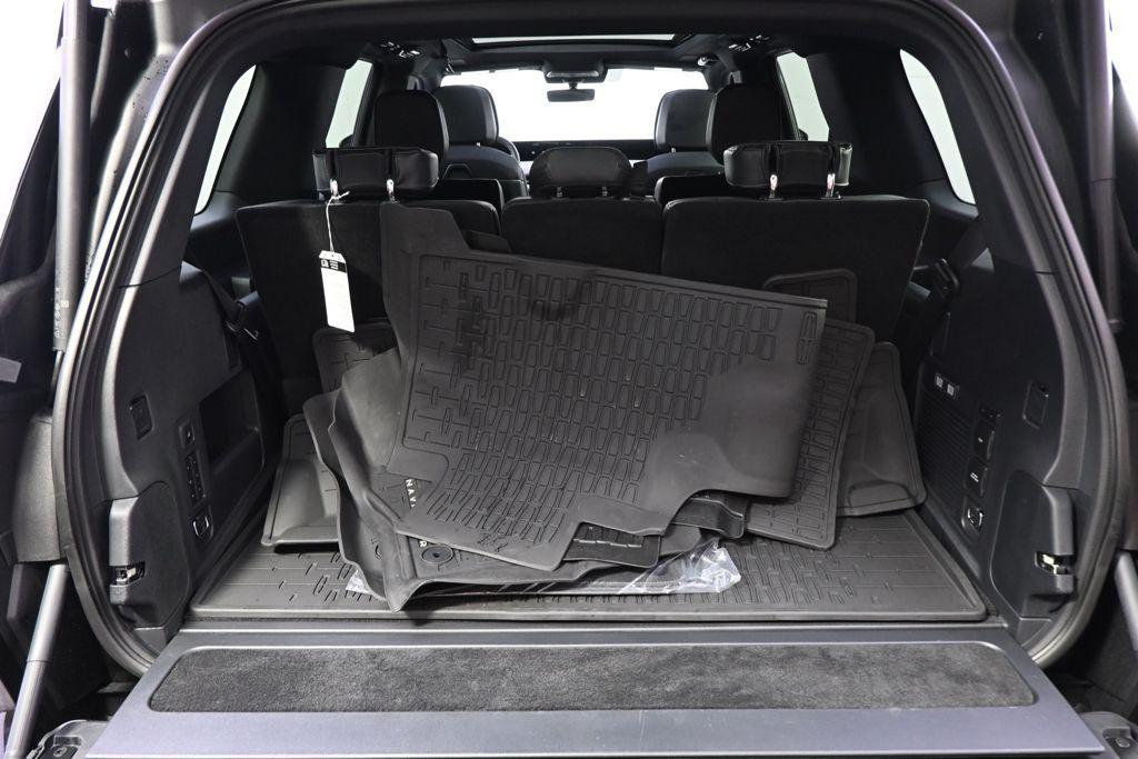 new 2025 Lincoln Navigator car, priced at $93,999