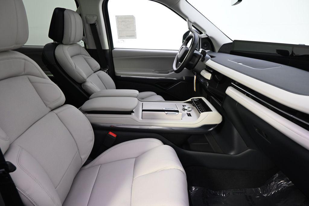 new 2026 Lincoln Navigator car, priced at $105,619