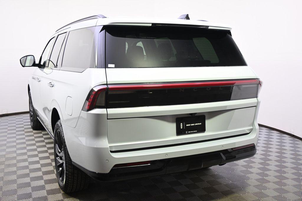 new 2026 Lincoln Navigator car, priced at $105,619