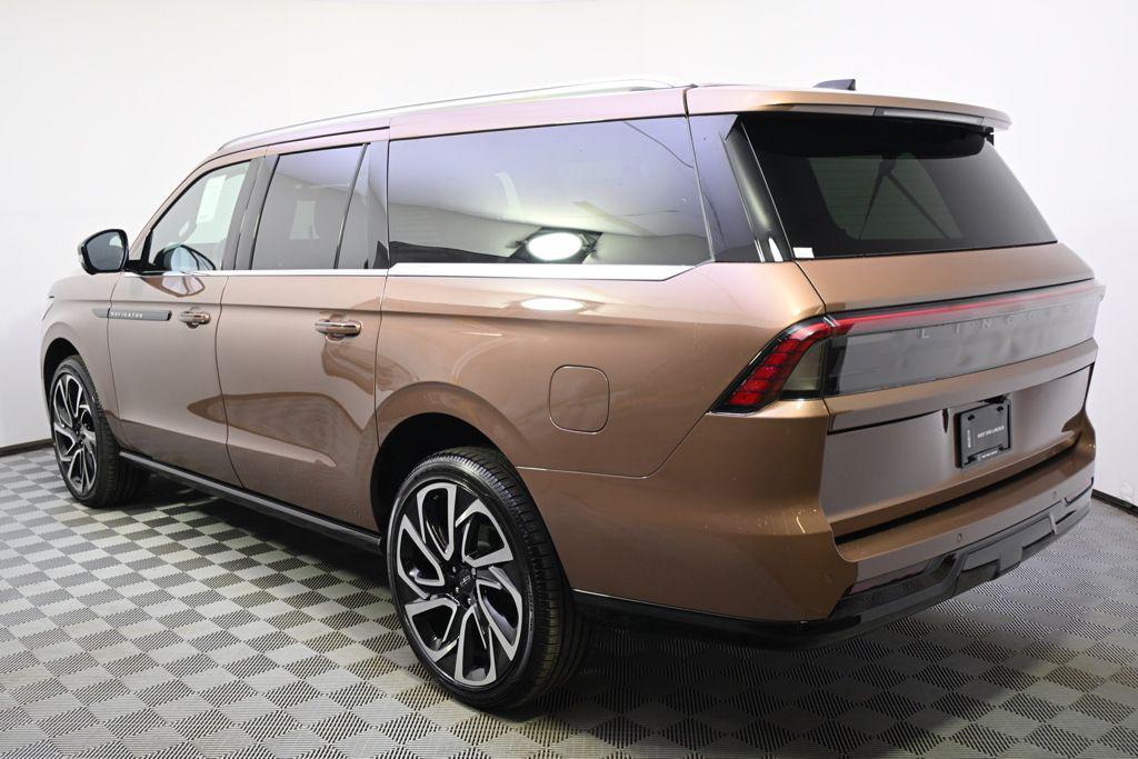 new 2026 Lincoln Navigator car, priced at $131,035