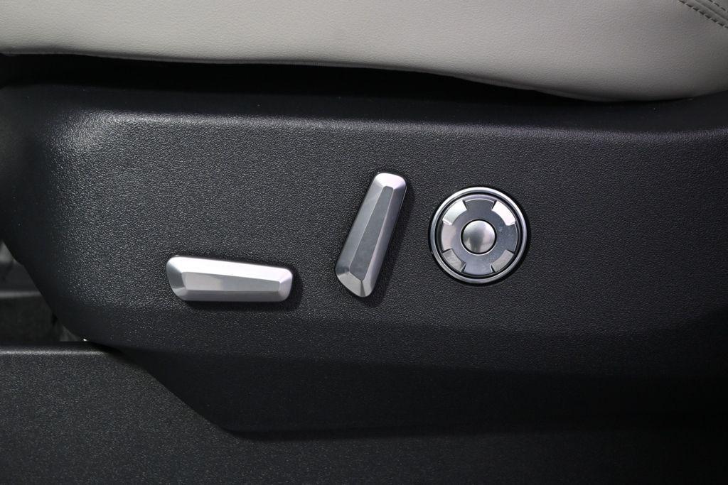 new 2026 Lincoln Navigator car, priced at $99,898