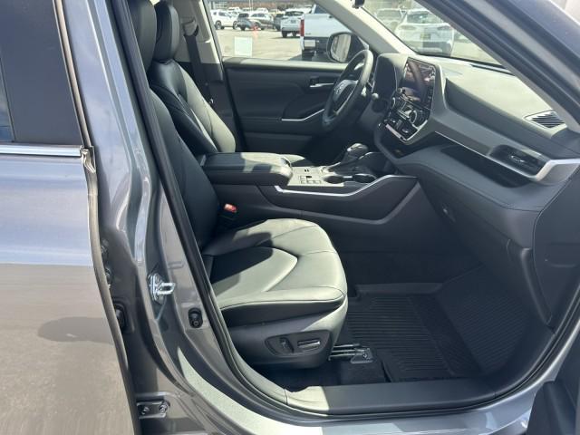 new 2026 Toyota Highlander Hybrid car, priced at $48,932