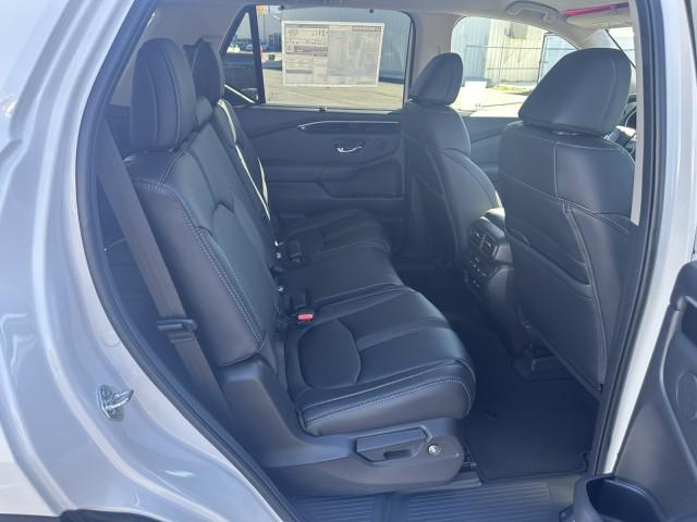 new 2025 Honda Pilot car, priced at $45,622