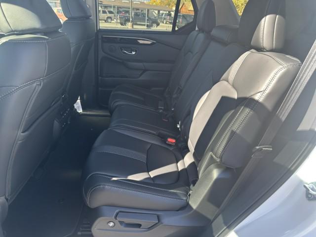 new 2025 Honda Pilot car, priced at $45,622