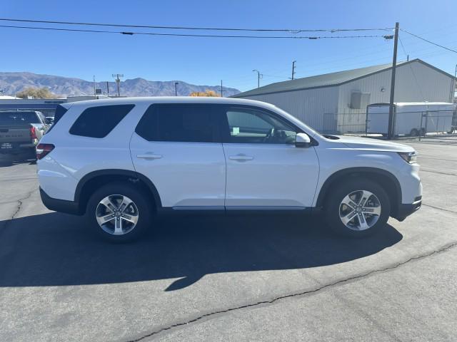 new 2025 Honda Pilot car, priced at $45,622