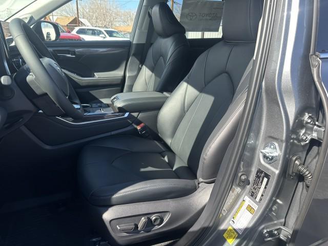 new 2026 Toyota Highlander Hybrid car, priced at $54,225