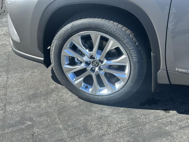 new 2026 Toyota Highlander Hybrid car, priced at $54,225
