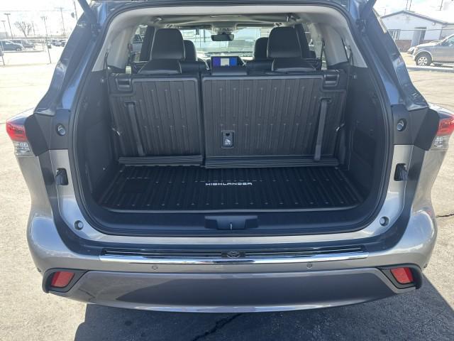new 2026 Toyota Highlander Hybrid car, priced at $54,225