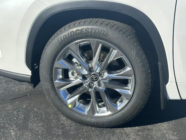 new 2026 Toyota Highlander car, priced at $51,998