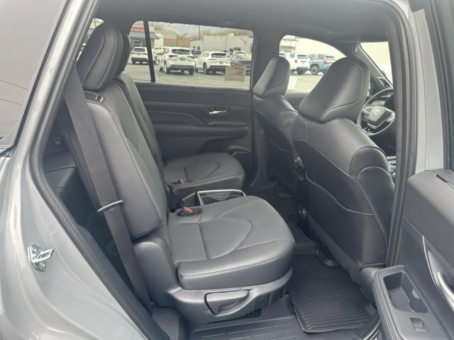 new 2026 Toyota Highlander Hybrid car, priced at $58,833