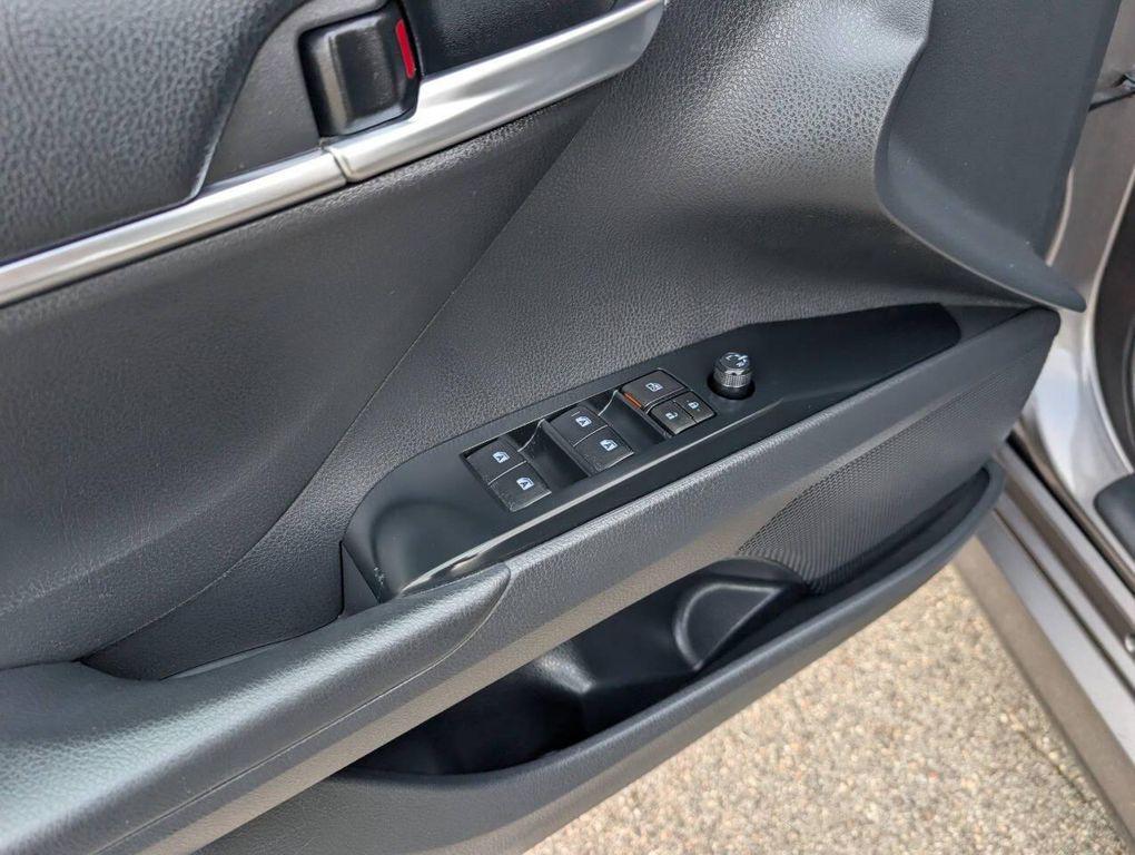 used 2018 Toyota Camry Hybrid car, priced at $16,900