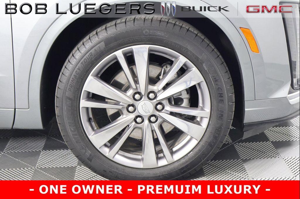used 2025 Cadillac XT6 car, priced at $44,598