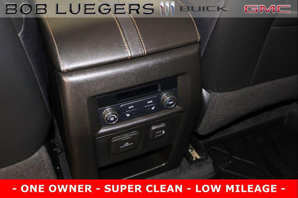 used 2020 Chevrolet Traverse car, priced at $31,989