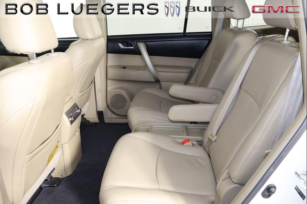 used 2013 Toyota Highlander car, priced at $12,989