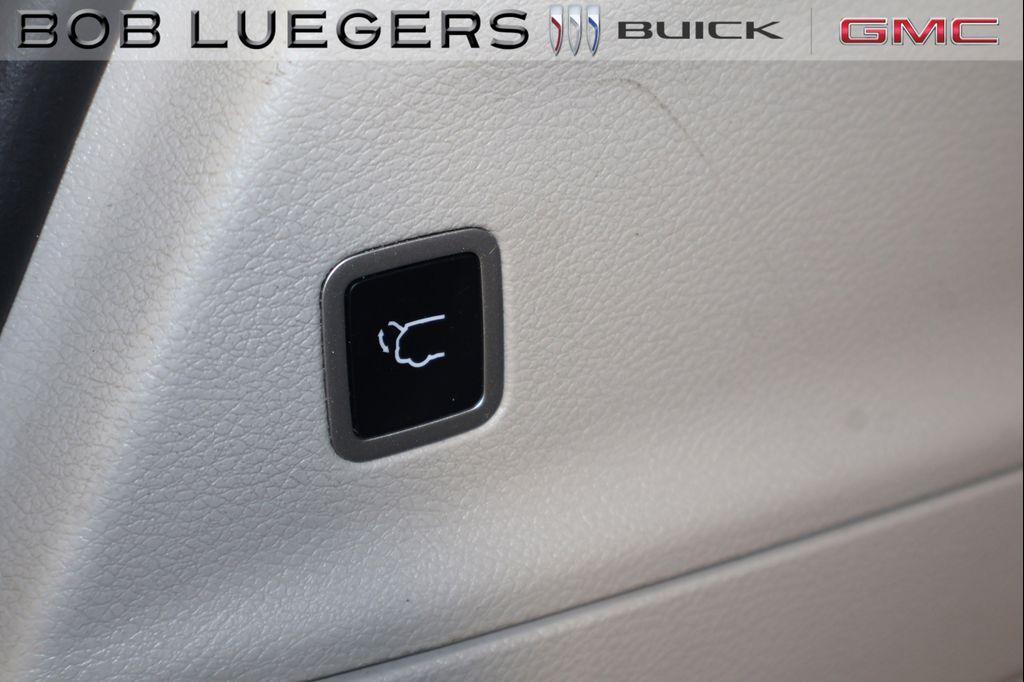 used 2023 Chrysler Pacifica car, priced at $27,986