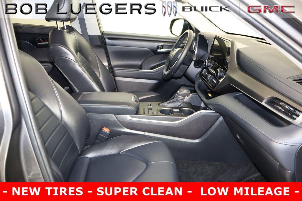 used 2023 Toyota Highlander car, priced at $39,986