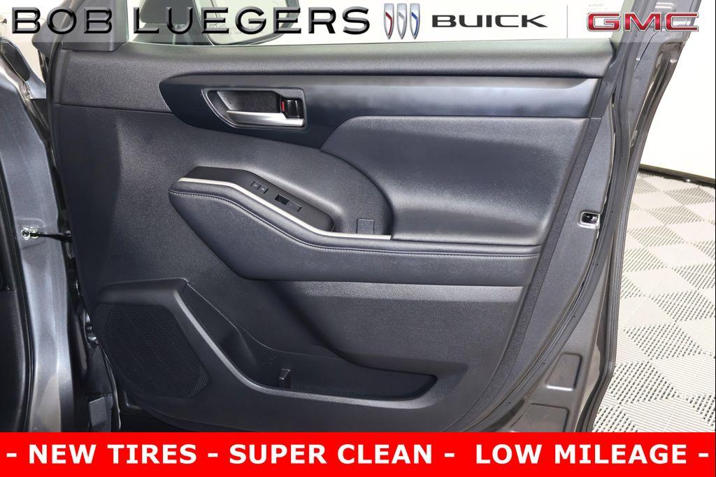 used 2023 Toyota Highlander car, priced at $39,986