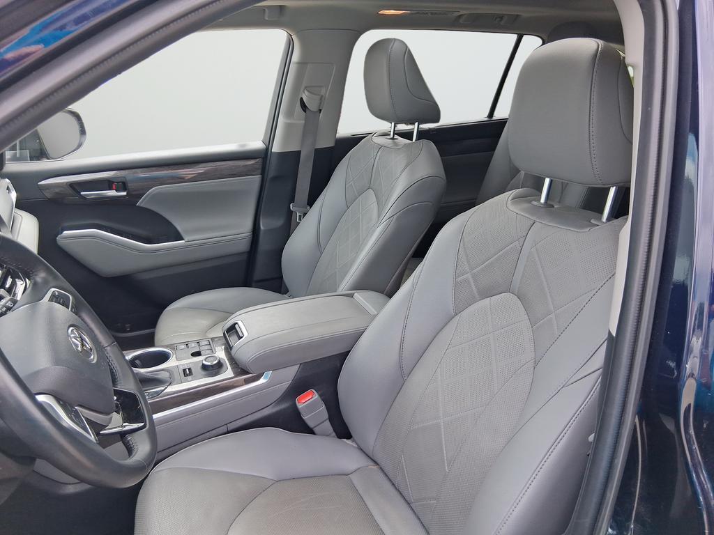 used 2023 Toyota Highlander car, priced at $38,686