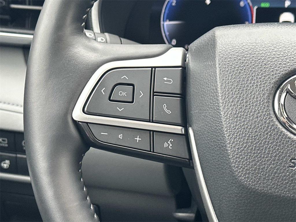 used 2024 Toyota Highlander car, priced at $43,750