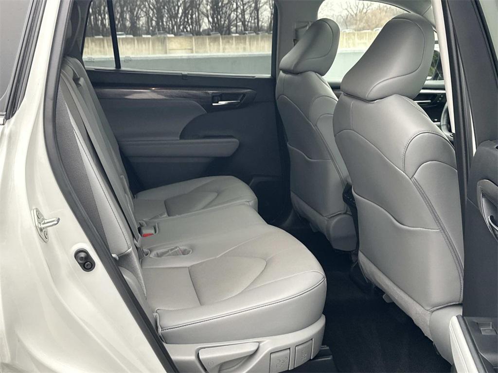used 2024 Toyota Highlander car, priced at $43,750