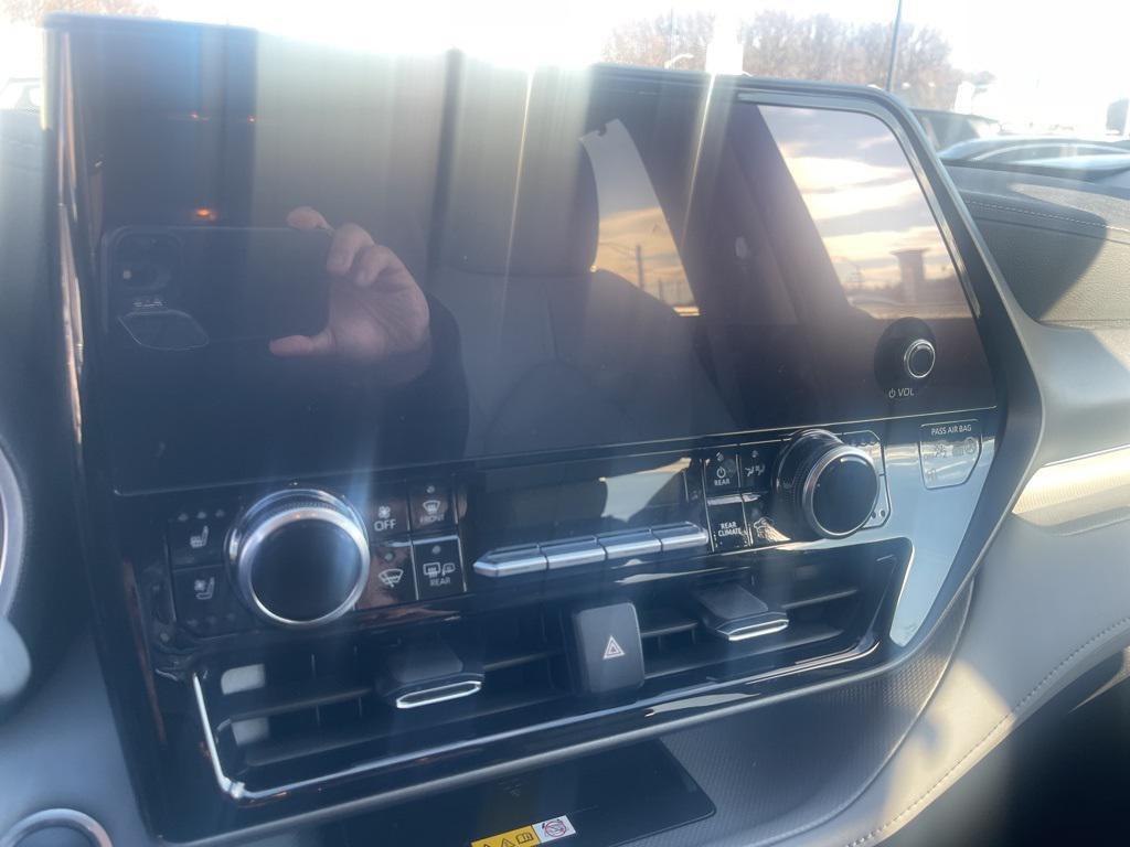 used 2024 Toyota Highlander car, priced at $43,500