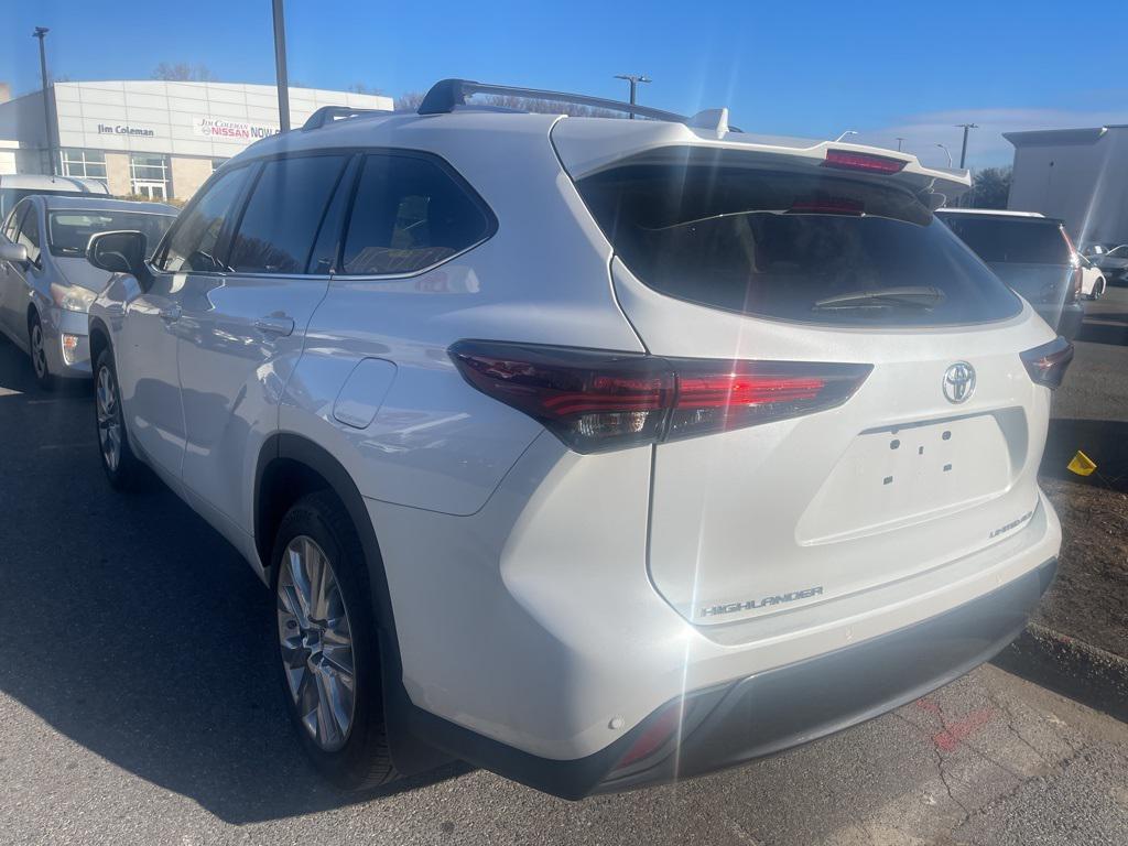 used 2024 Toyota Highlander car, priced at $43,500