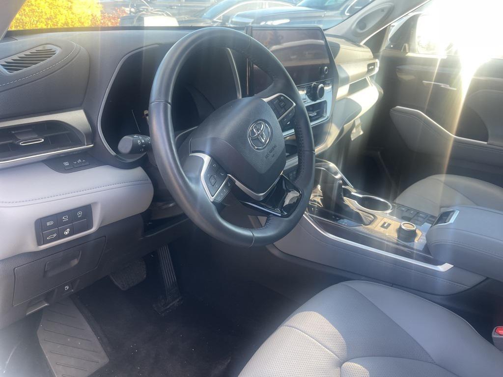 used 2024 Toyota Highlander car, priced at $43,500