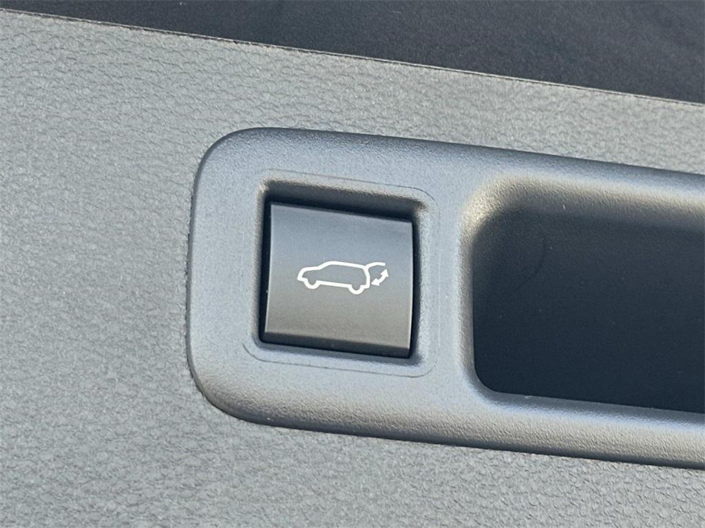 used 2025 Toyota Highlander car, priced at $49,000