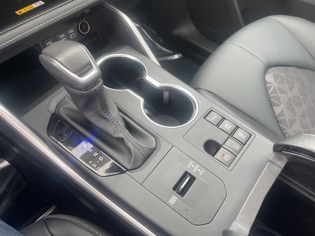 used 2025 Toyota Highlander Hybrid car, priced at $50,500