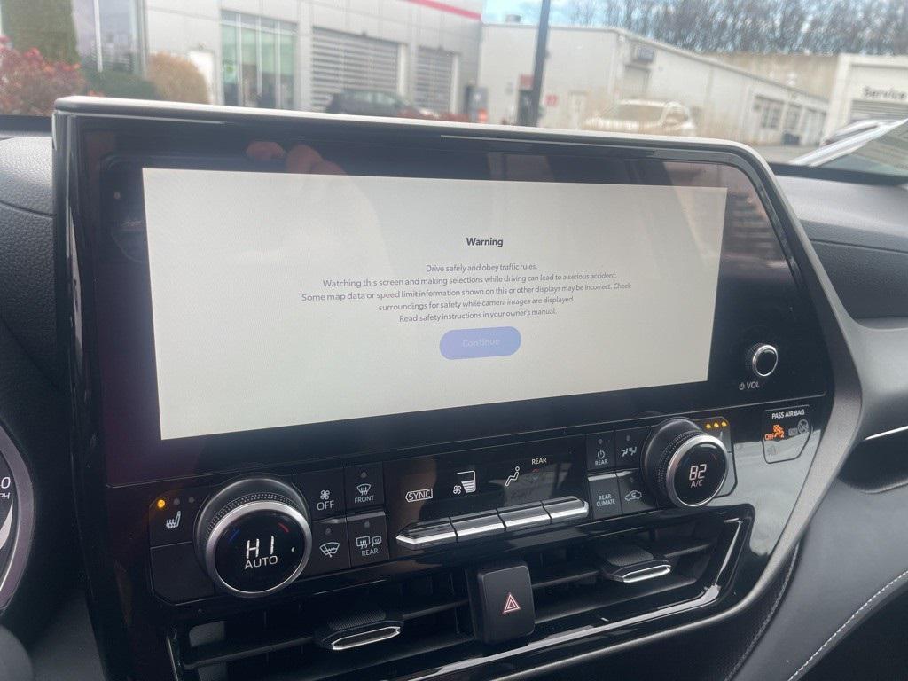 used 2025 Toyota Highlander Hybrid car, priced at $50,500